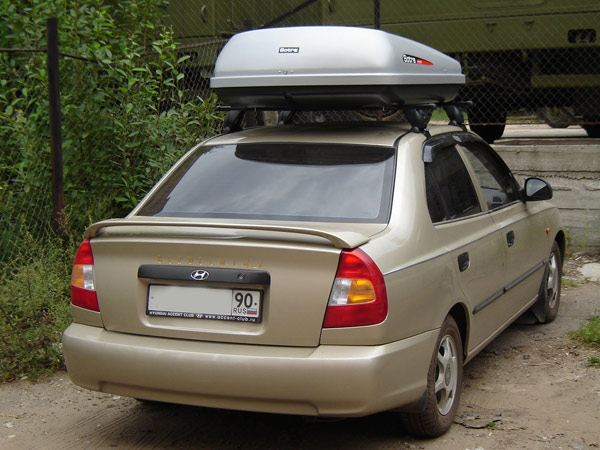 Багажник на автомобиль б у. Багажник на крышу Hyundai Accent. Hyundai Accent багажник автобокс. Багажник на крышу Хендай акцент ТАГАЗ. Автобокс на Хендай акцент ТАГАЗ.